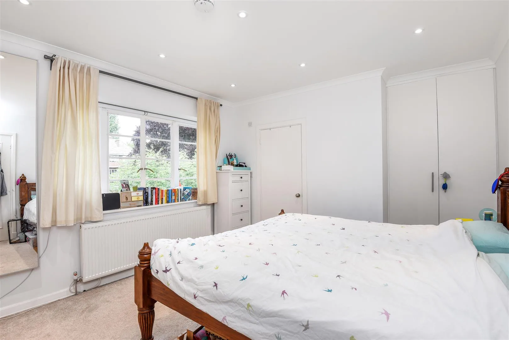 Flat Roehampton Close in Greater London