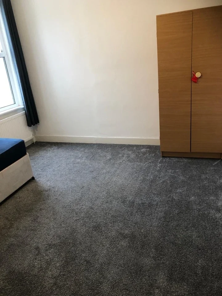 Room Fairholme Road in Greater London