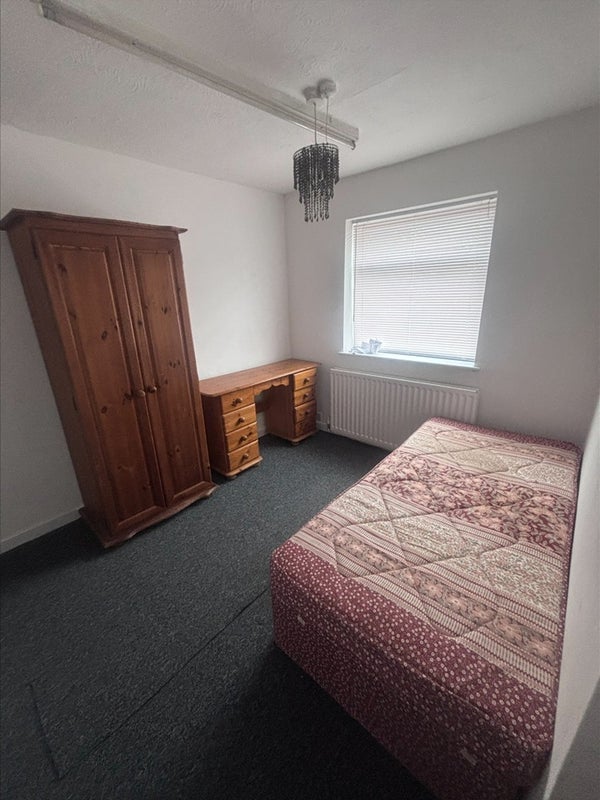 Room Humber Road in Coventry