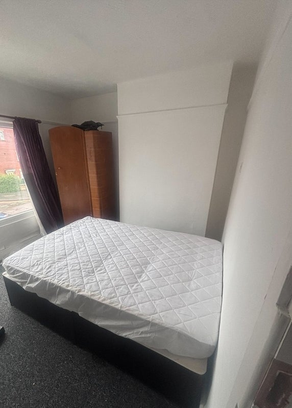 Room Humber Road in Coventry