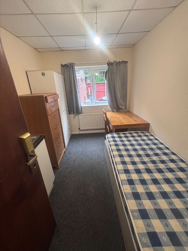 Room Humber Road in Coventry