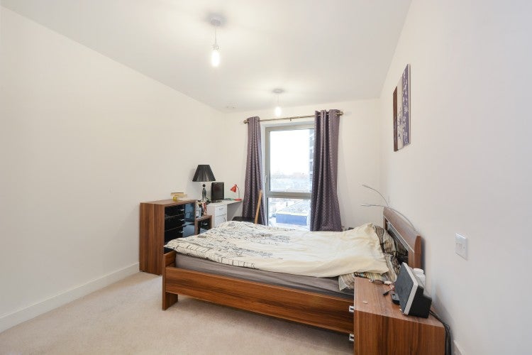 Flat Maud Street in Greater London