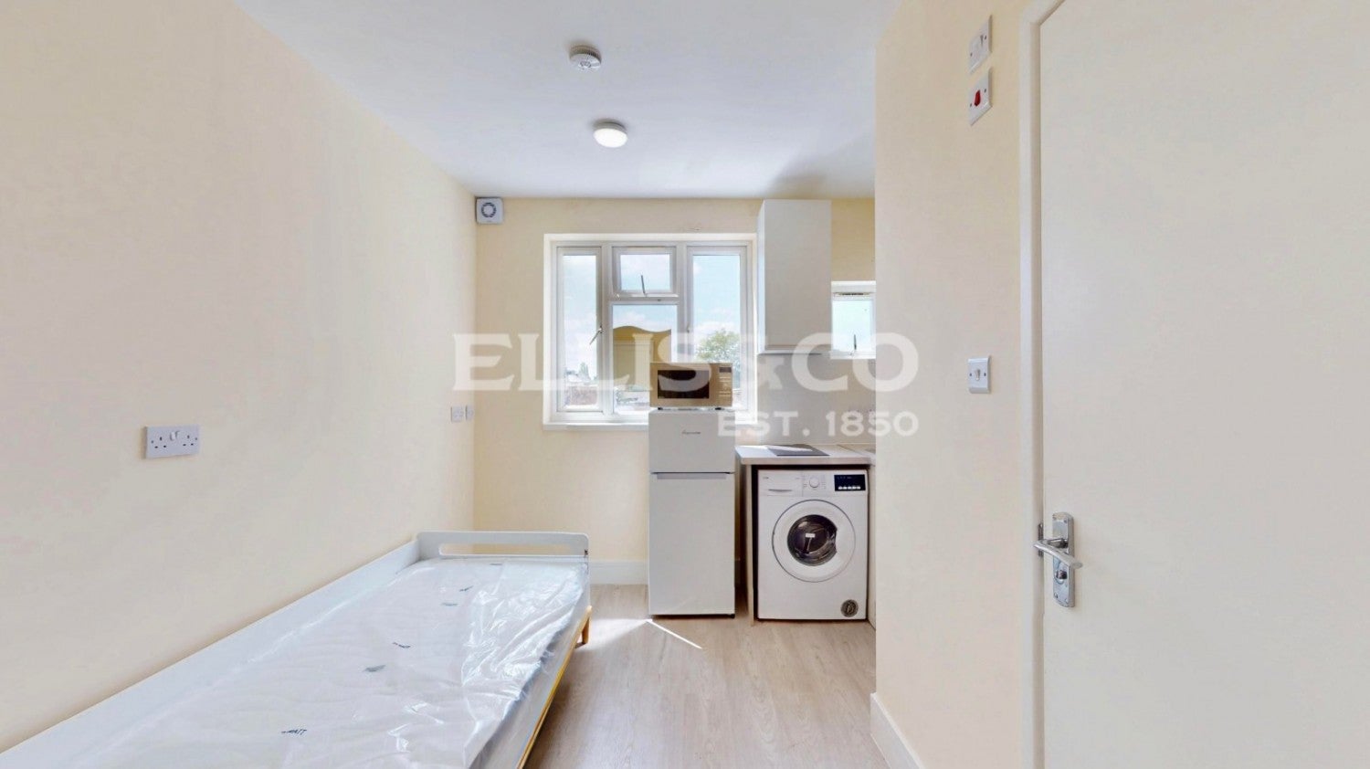 Flat The Broadway in Greater London