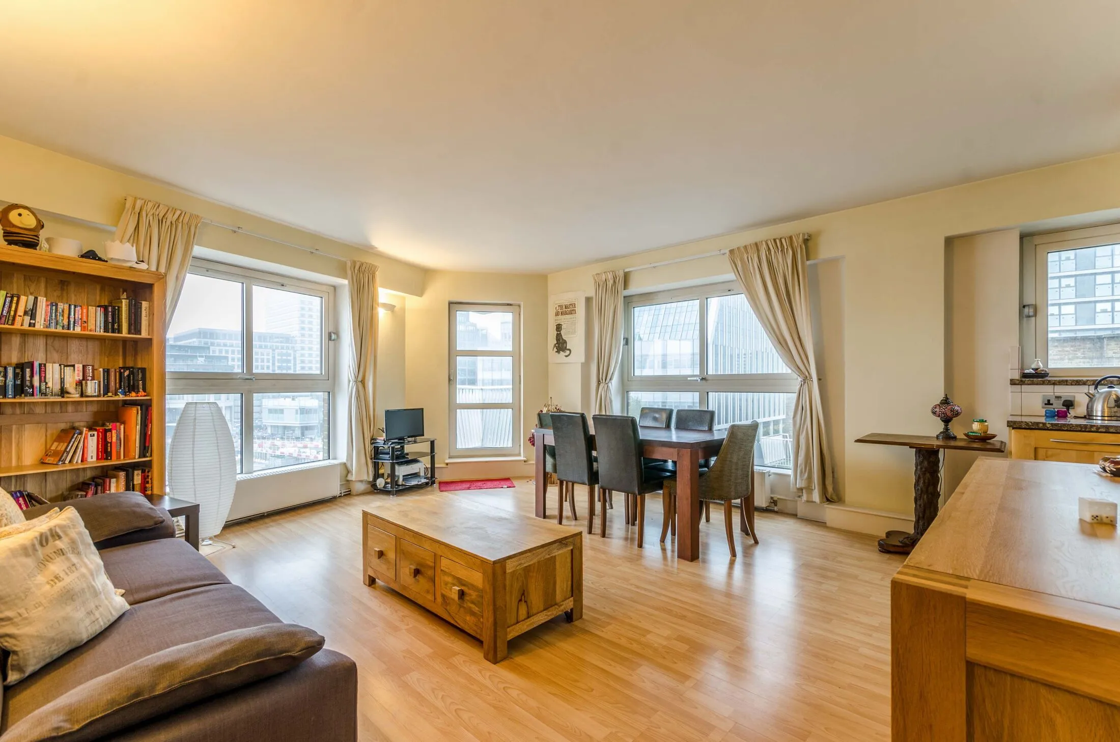 Flat Westferry Road in Greater London
