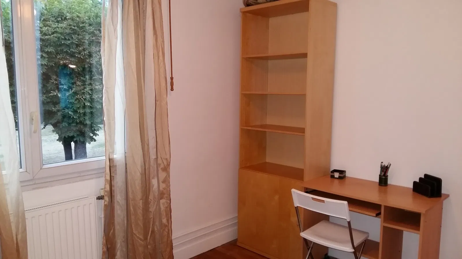 Room Boulevard du Maréchal Joffre in Bourg-la-Reine