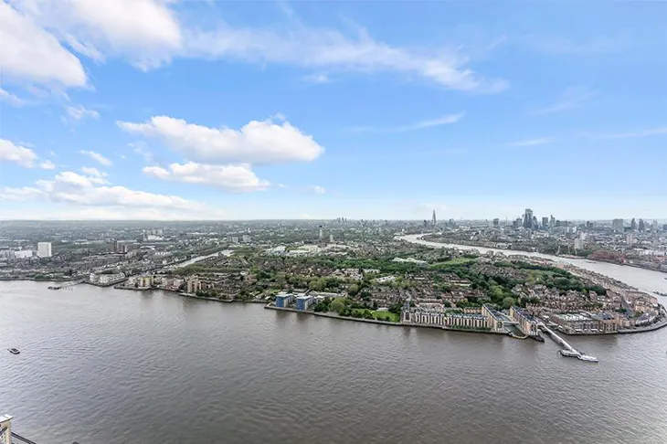 Flat Marsh Wall in Greater London