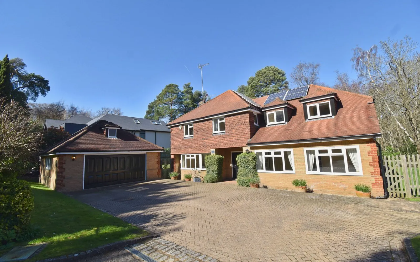 House Danesmead in Elmbridge