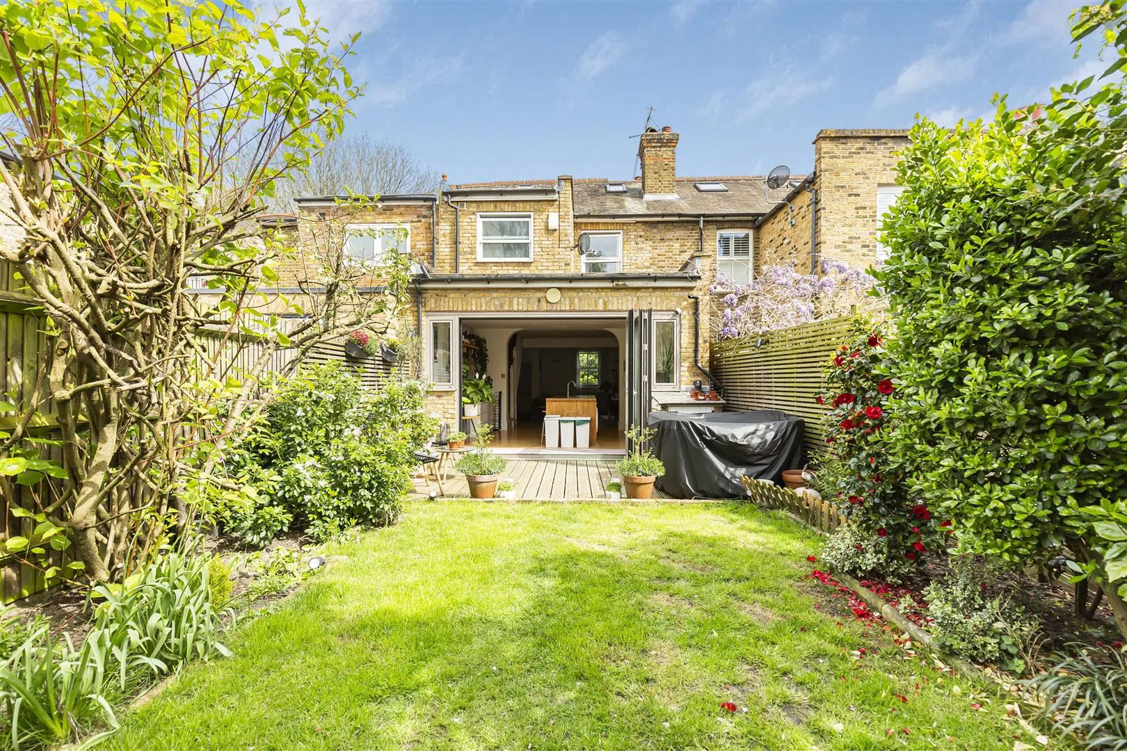 House Victoria Road in Greater London