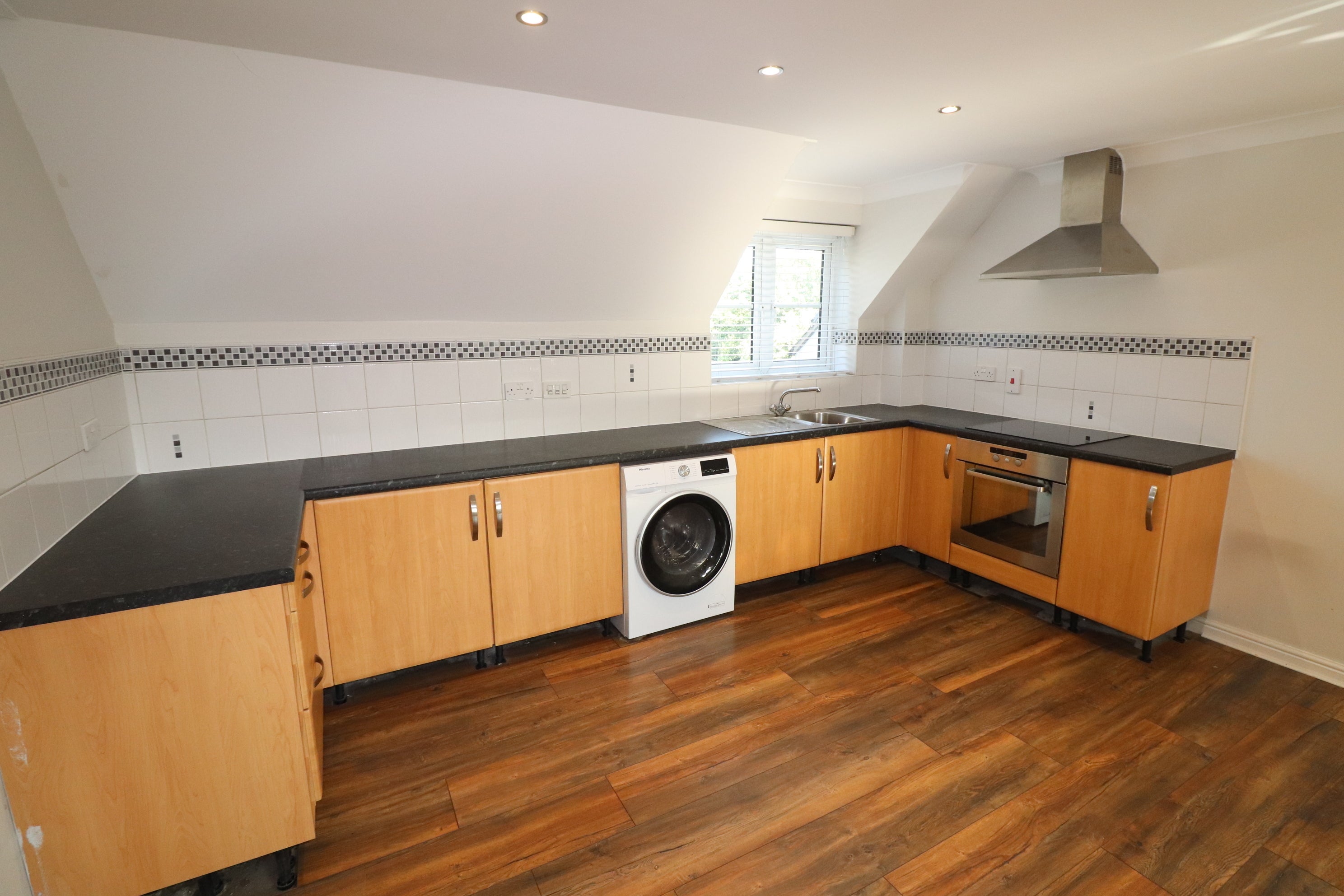 Flat Walnut Close in Basildon