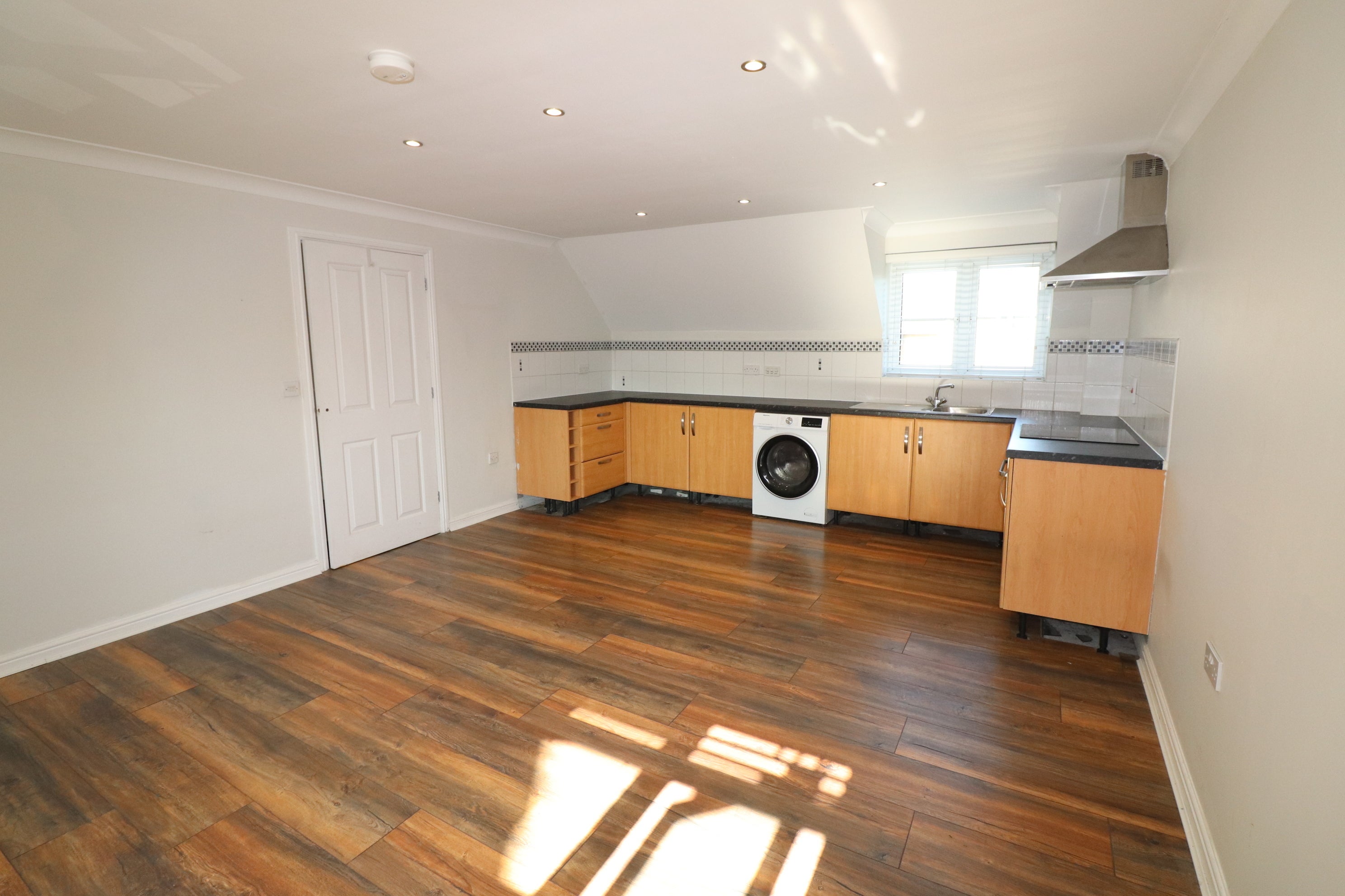 Flat Walnut Close in Basildon