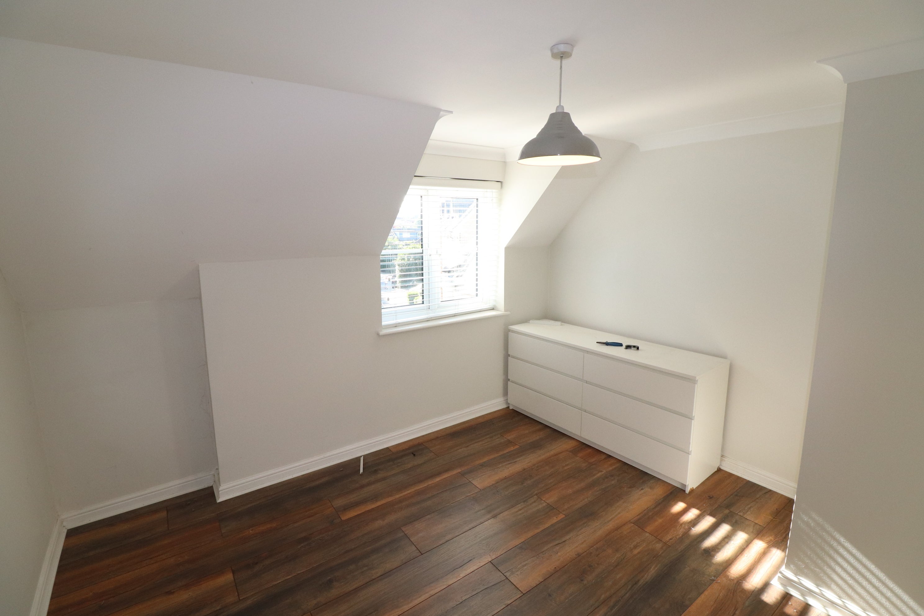 Flat Walnut Close in Basildon