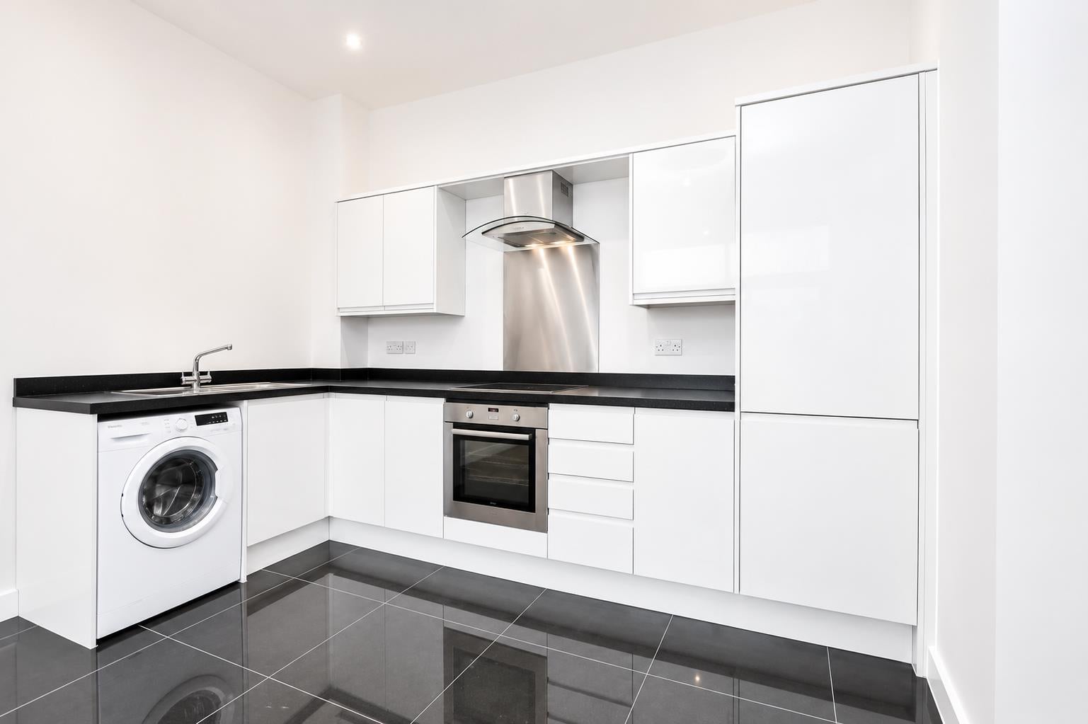 Flat Knoll Road in Surrey Heath