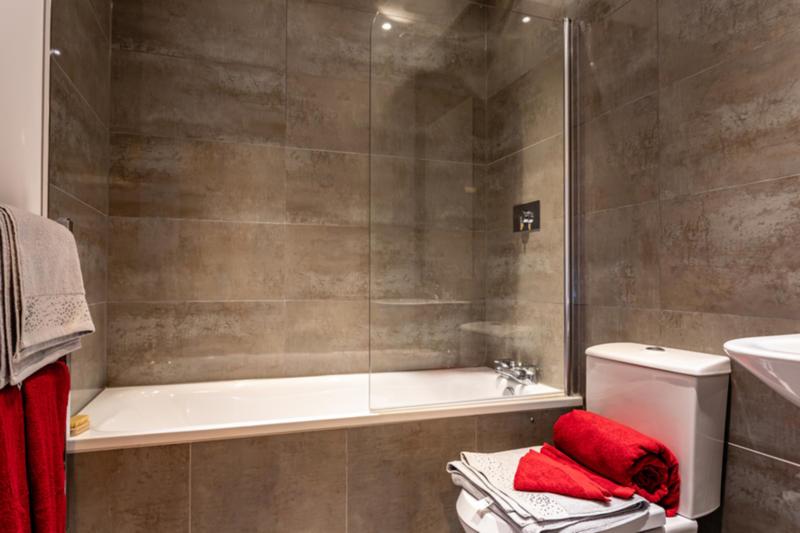 Flat Knoll Road in Surrey Heath