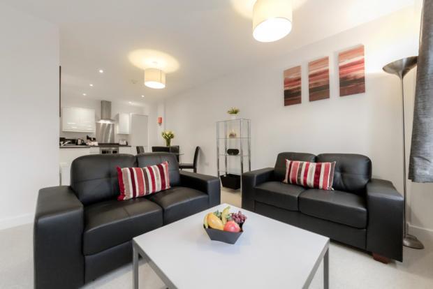 Flat Knoll Road in Surrey Heath