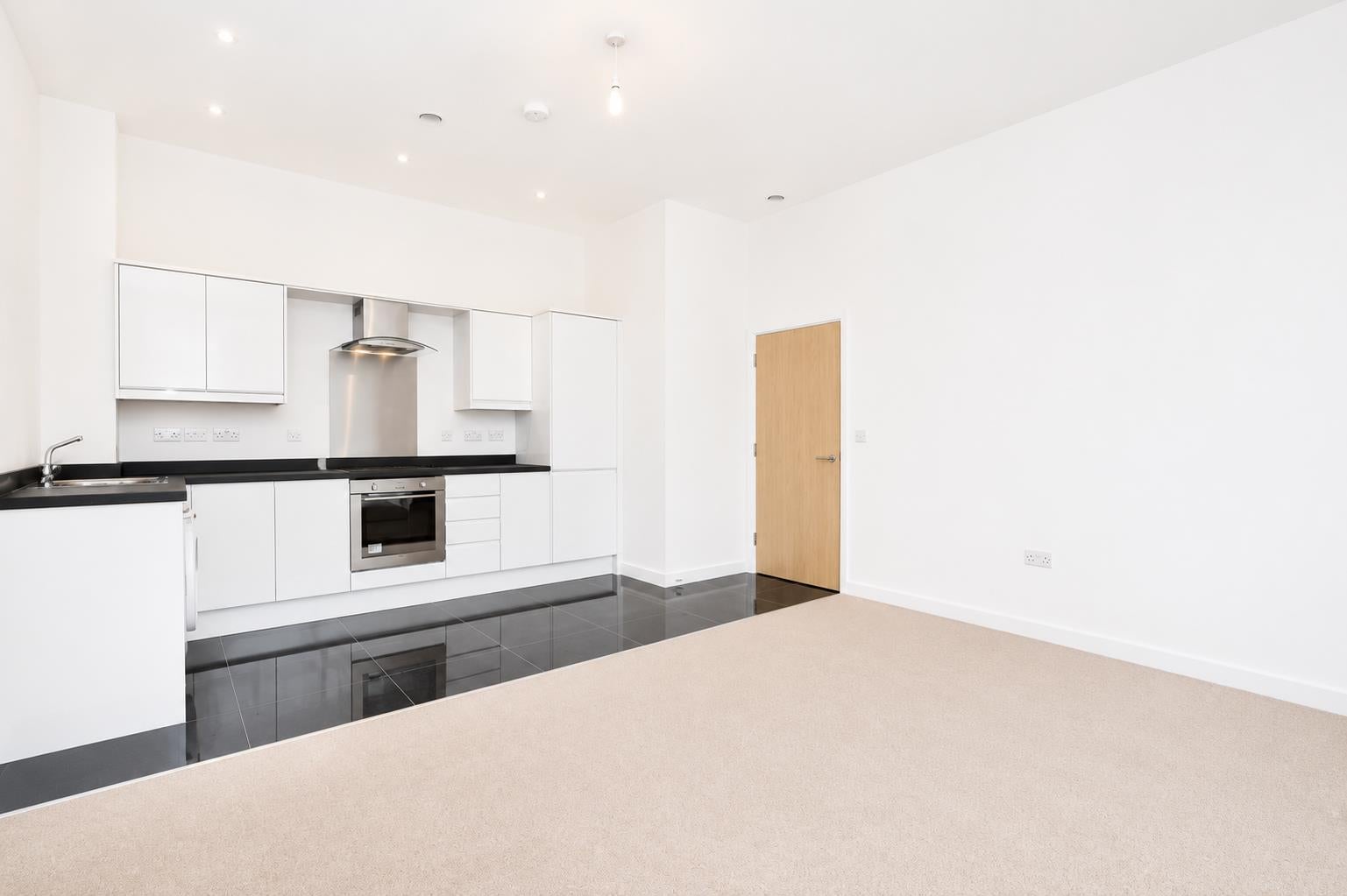 Flat Knoll Road in Surrey Heath