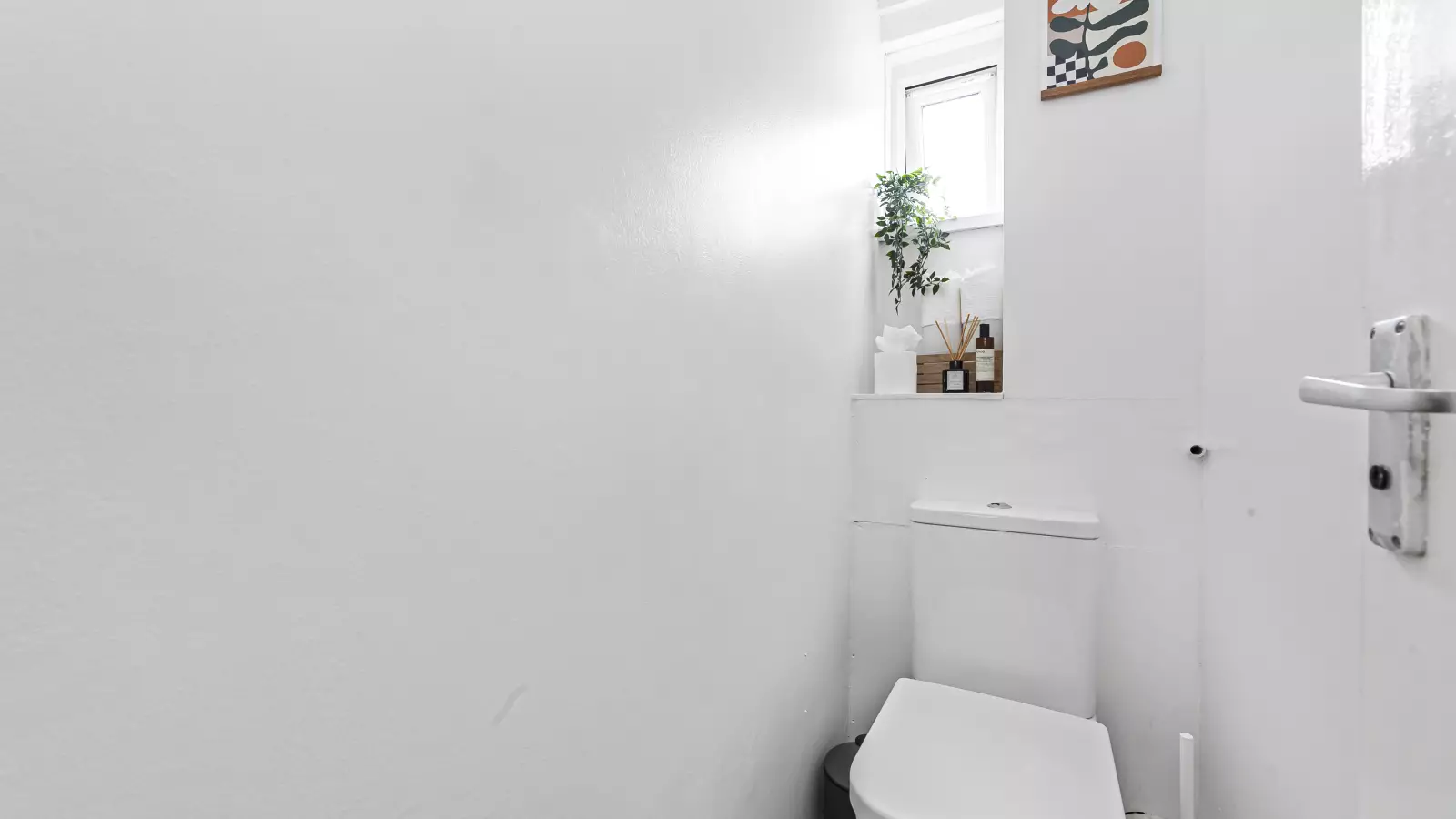 Flat Pownall Road in Greater London