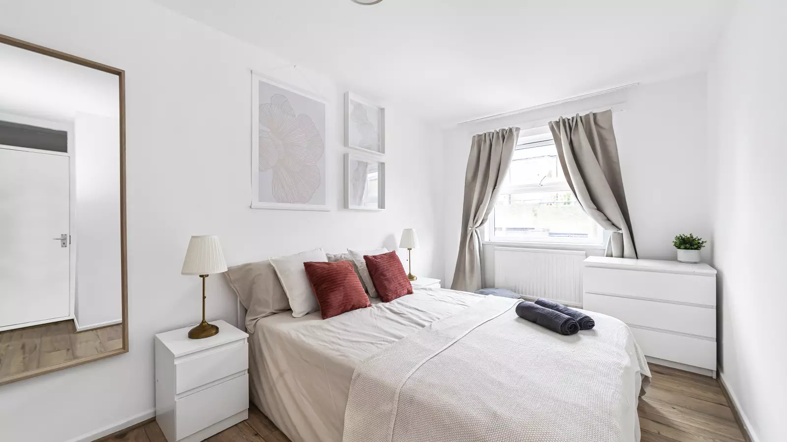 Flat Pownall Road in Greater London