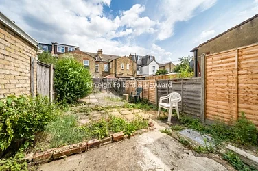 Flat Pevensey Road in Greater London