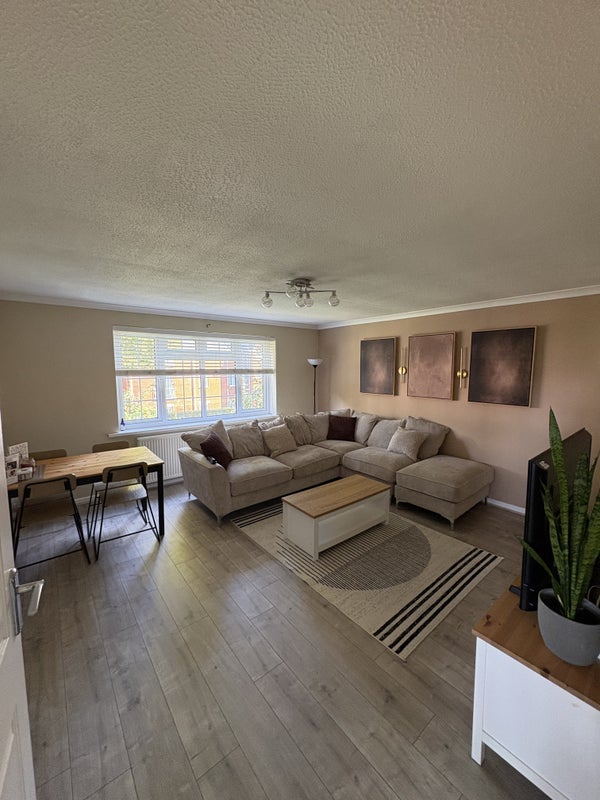 Flat Laurel Court in Cardiff