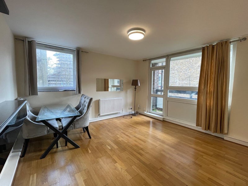 Room Mitchell Street in Greater London