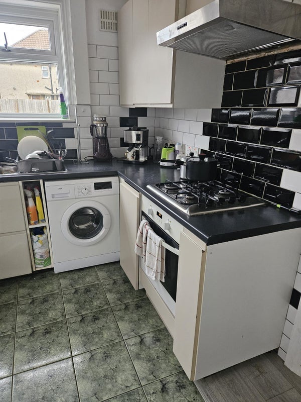 Room Ullswater Road in Bristol