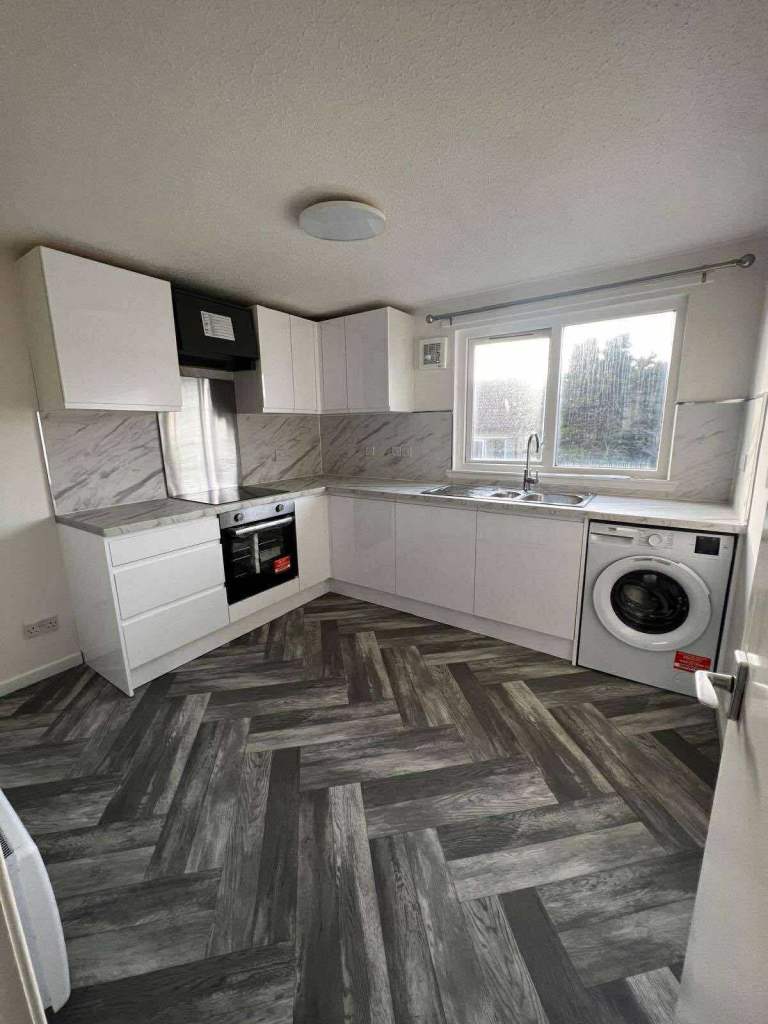 Flat Leven Walk in Livingston