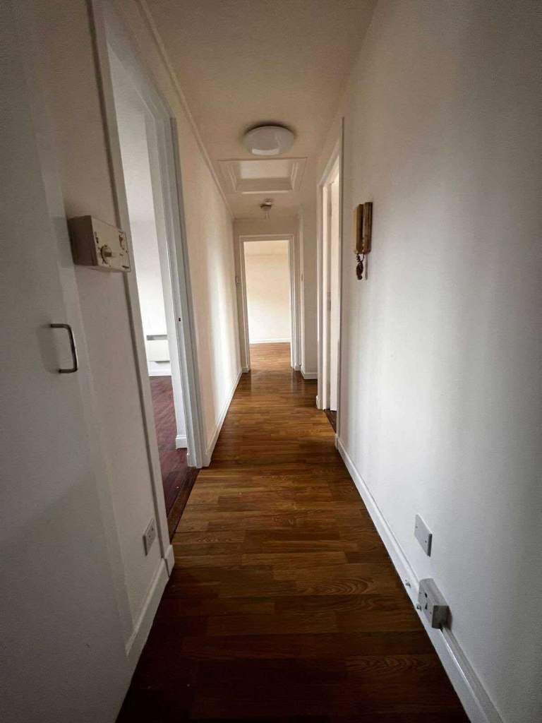 Flat Leven Walk in Livingston