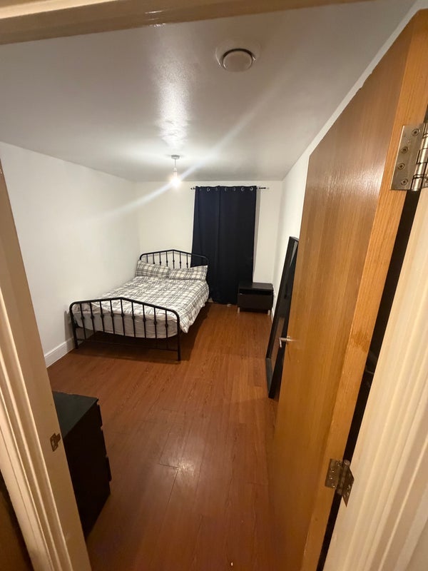 Room Spa Road in Greater London
