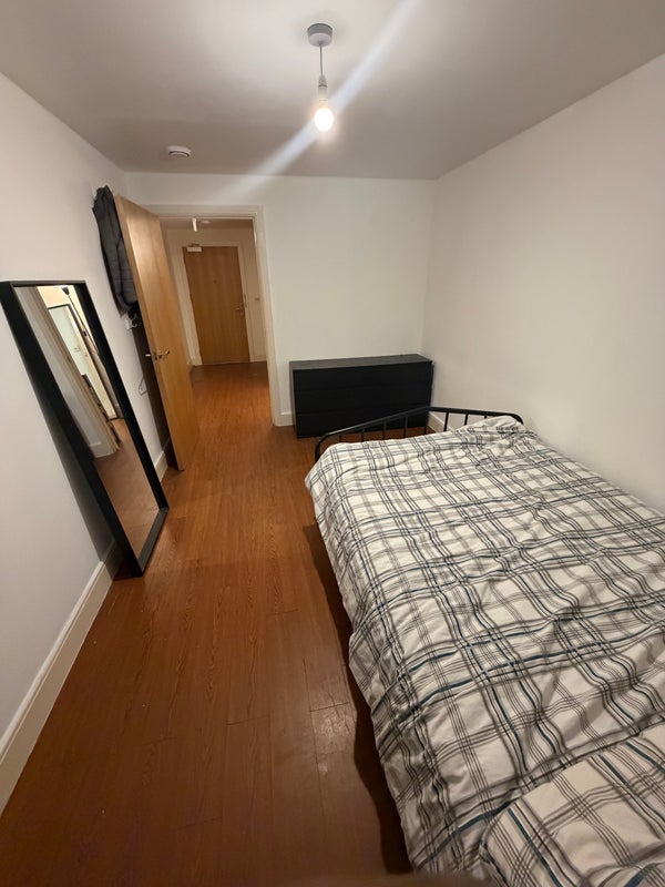 Room Spa Road in Greater London