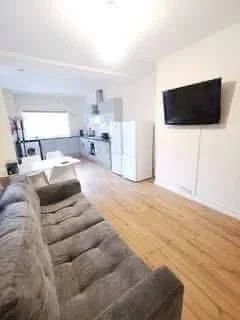 Room Bacheler Street in Hull