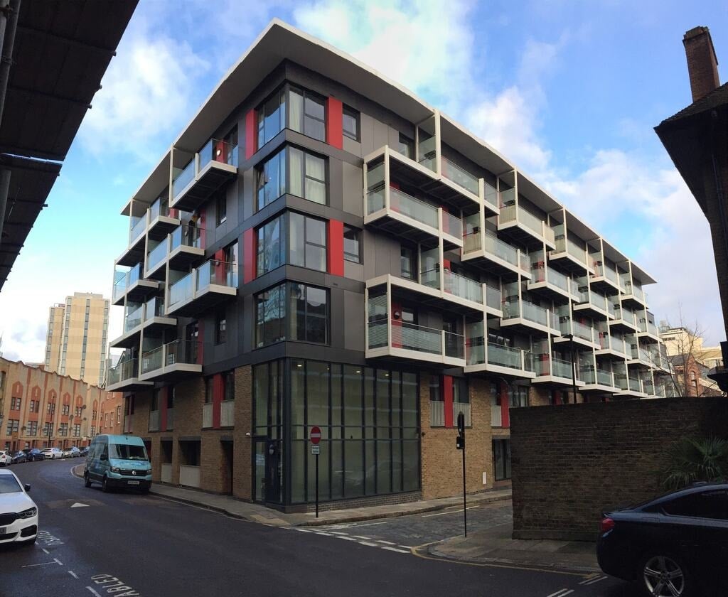 Flat Fairclough Street in Greater London