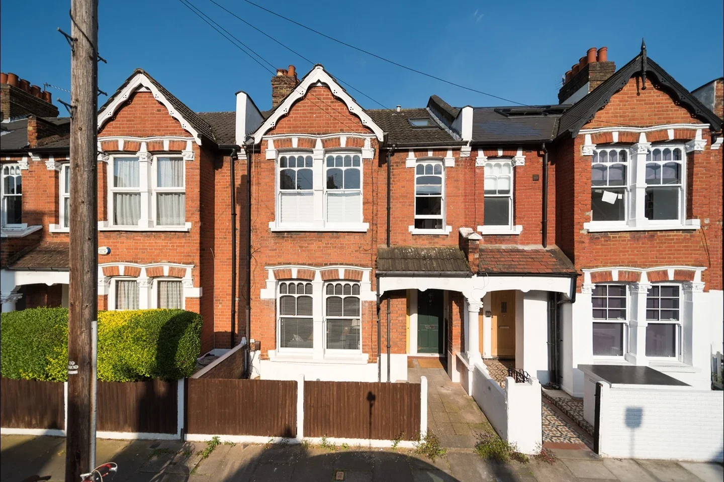 Flat Ormiston Grove in Greater London