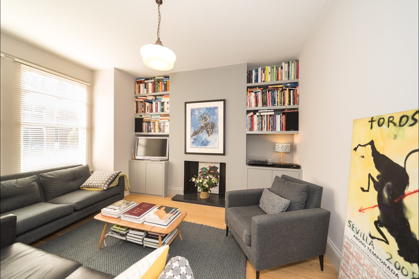 Flat Ormiston Grove in Greater London
