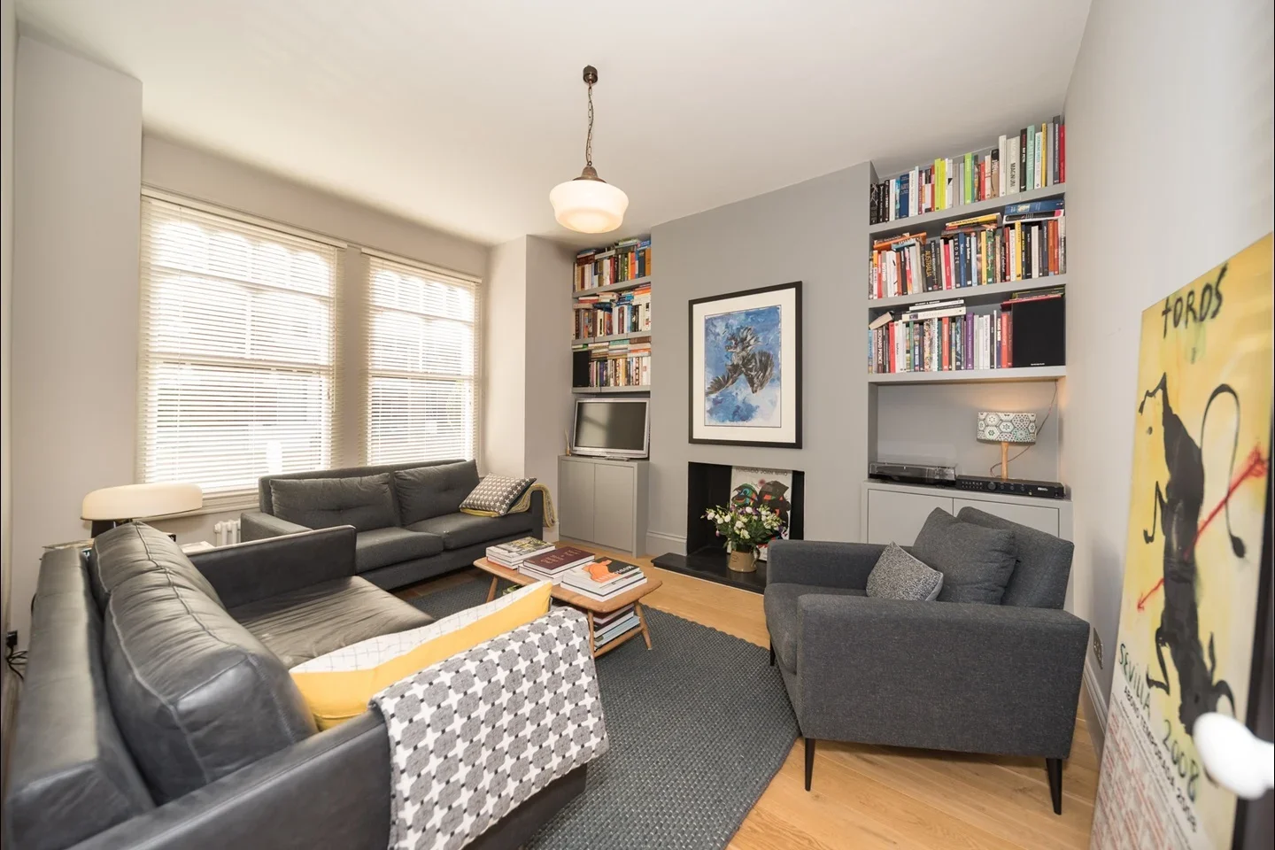 Flat Ormiston Grove in Greater London
