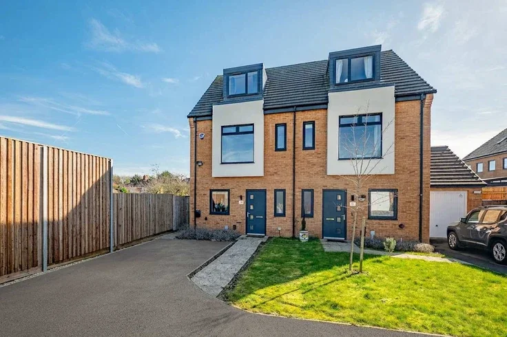 House New Dawn Place in Stratton St. Margaret