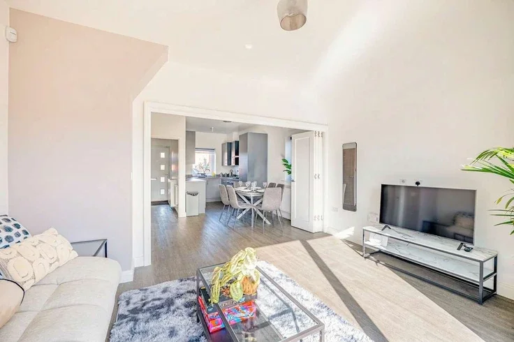 House New Dawn Place in Stratton St. Margaret