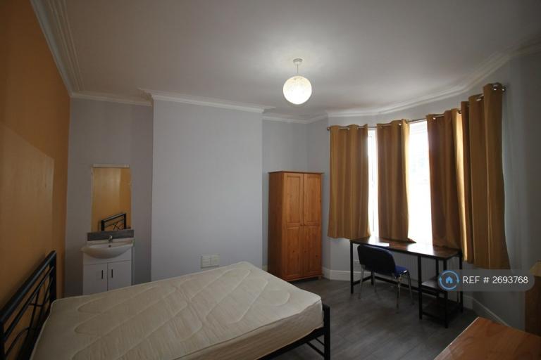 Flat Livingstone Road in Southampton