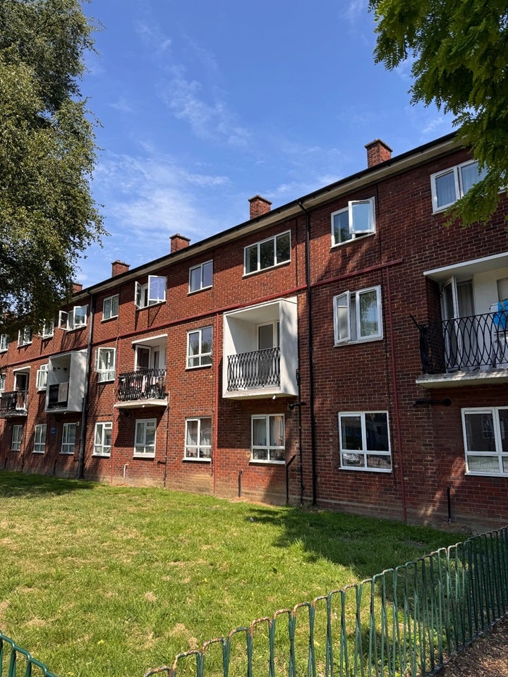 Flat Beaconsfield Road in Greater London