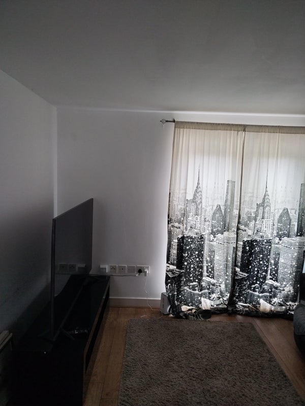 Flat Pettacre Close in Greater London