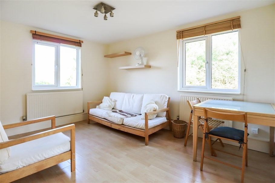 Flat Northfield Road in St Albans