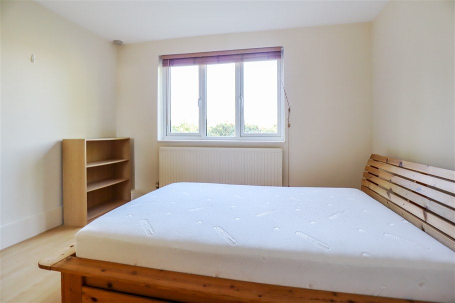 Flat Northfield Road in St Albans
