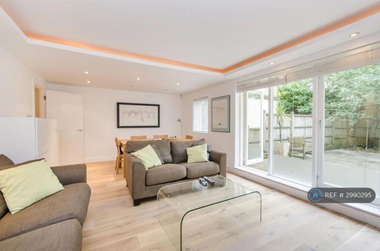 Flat Marlborough Hill in City of Westminster