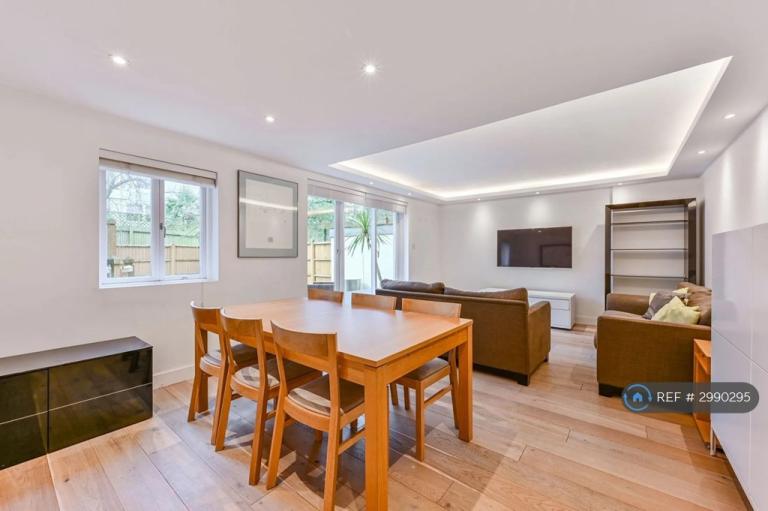 Flat Marlborough Hill in City of Westminster