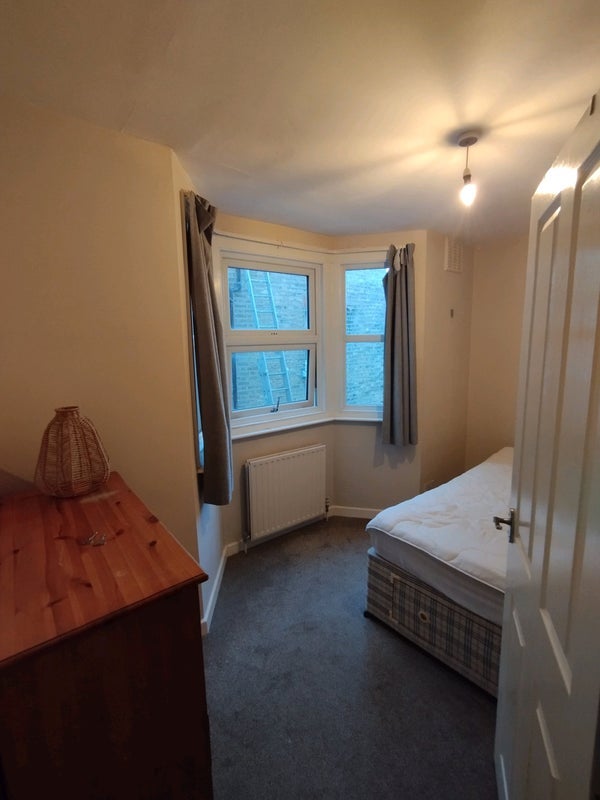 Room Hubert Grove in Greater London