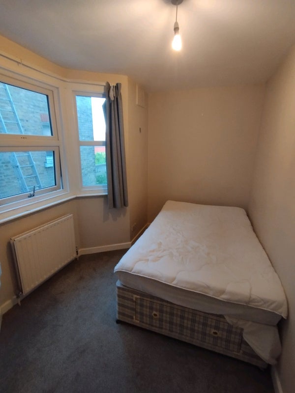 Room Hubert Grove in Greater London