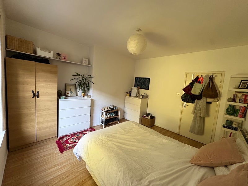 Room Calvert Avenue in Greater London