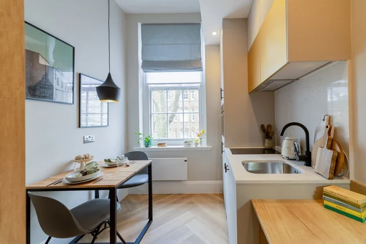 Flat Draycott Avenue in Greater London