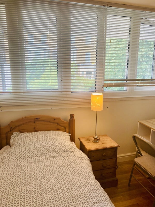 Room Tregunter Road in Greater London