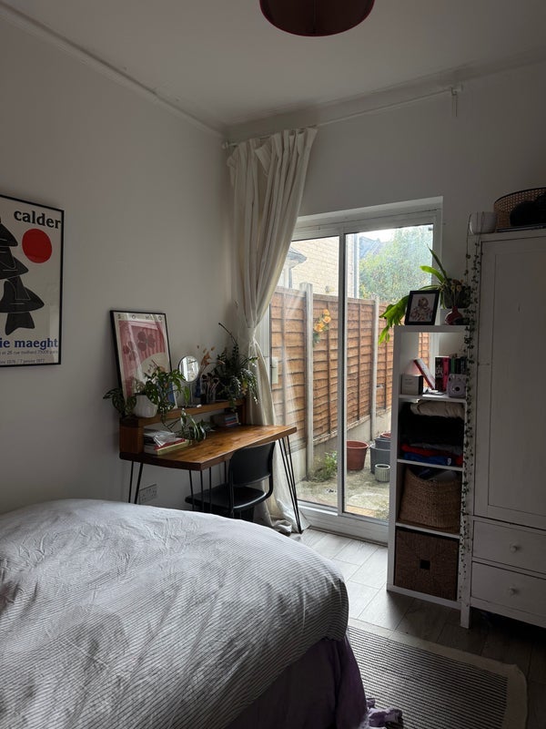 Room Durrington Road in Greater London