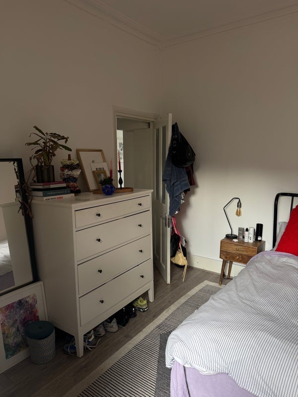 Room Durrington Road in Greater London